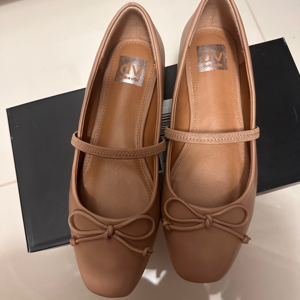 Elegant Tan Women's Shoes with Bow Detail